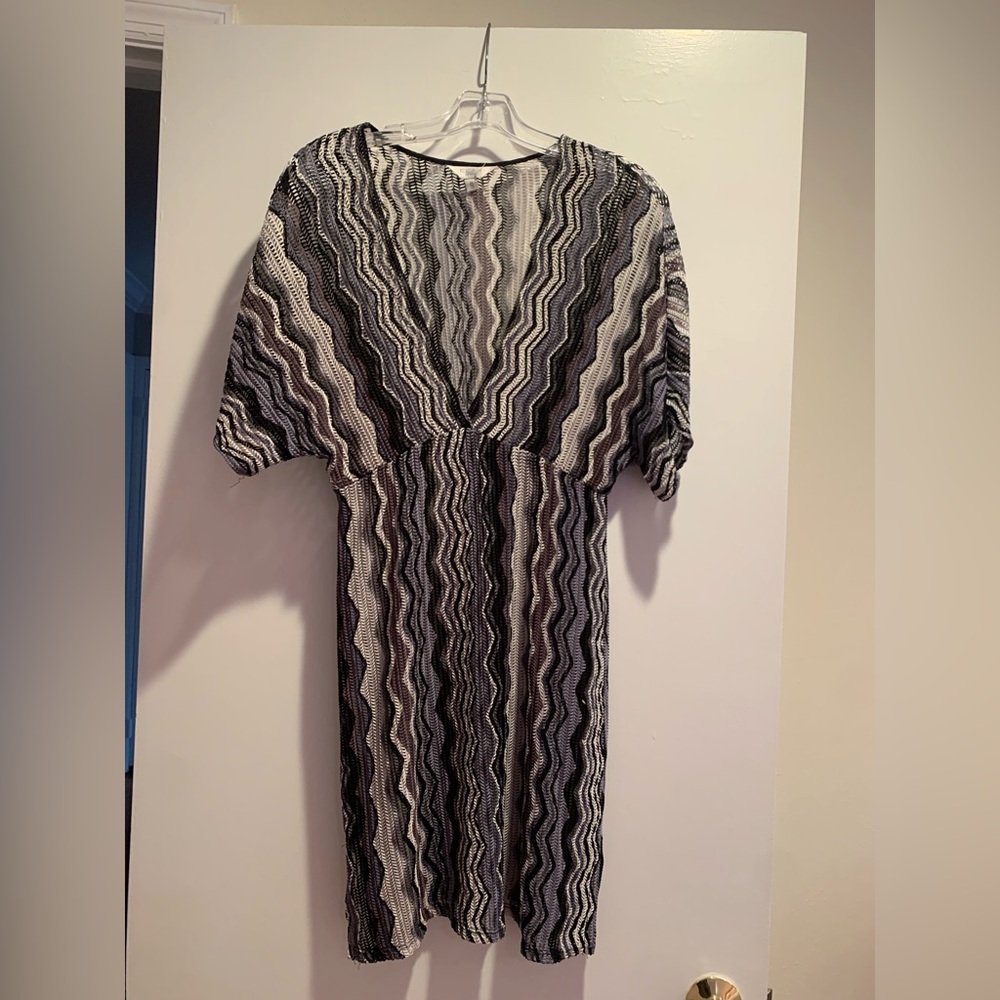 Black & White Zigzag V-Neck Bathing Suit Cover Up
